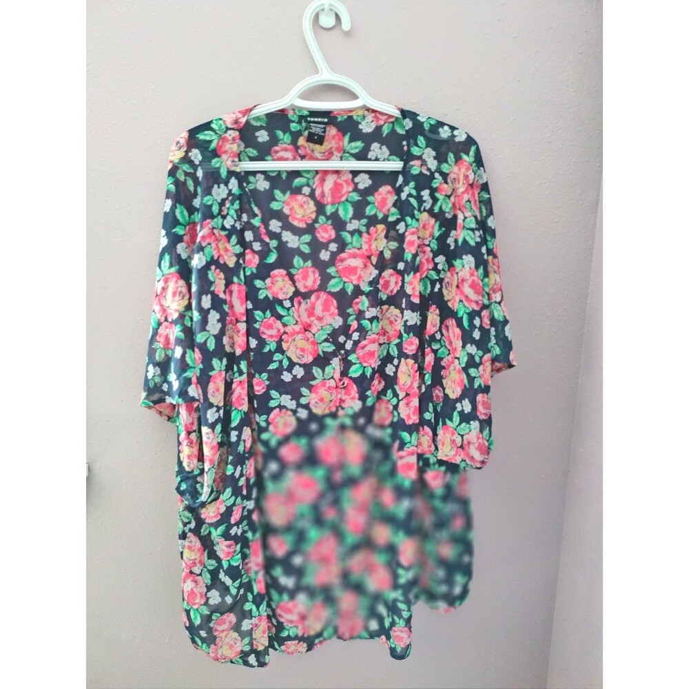 Torrid Floral Button Front Top Torrid Size 4 - Picture 2 of 9